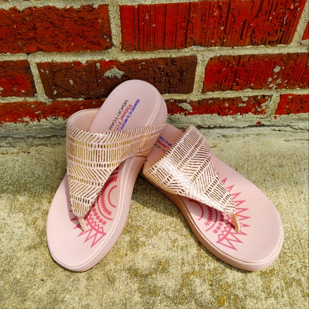 NWOT Sketcher Relaxed Fit Memory Foam Sandals Size 8